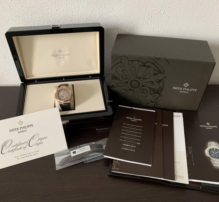 Patek Philippe Nautilus 5712 Black Slate Dial Rose And White Gold 18kt Full Set 2013