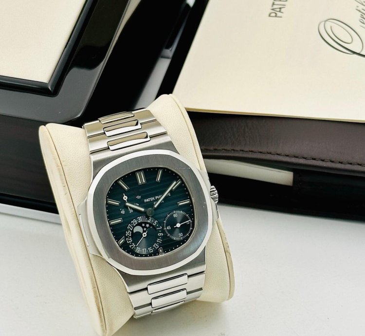 Patek Philippe Nautilus 5712 Full Set Like New