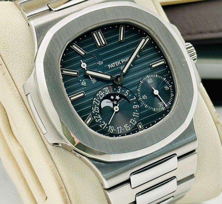 Patek Philippe Nautilus 5712 Full Set Like New