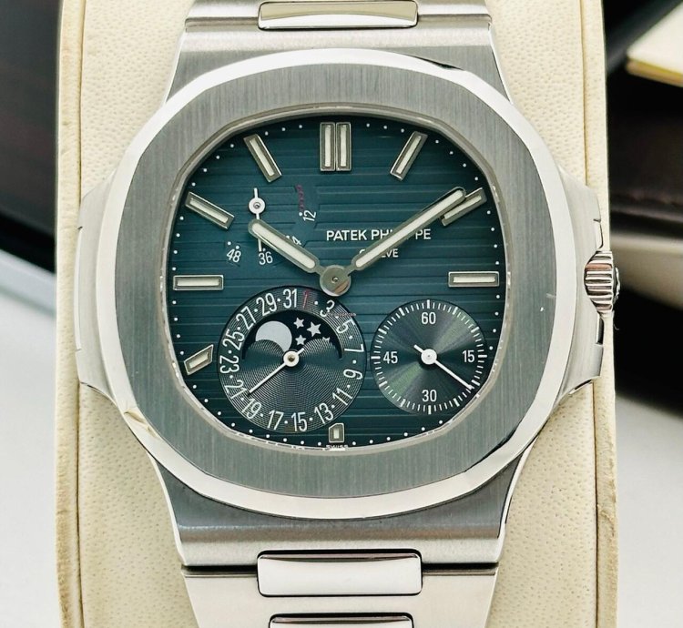 Patek Philippe Nautilus 5712 Full Set Like New