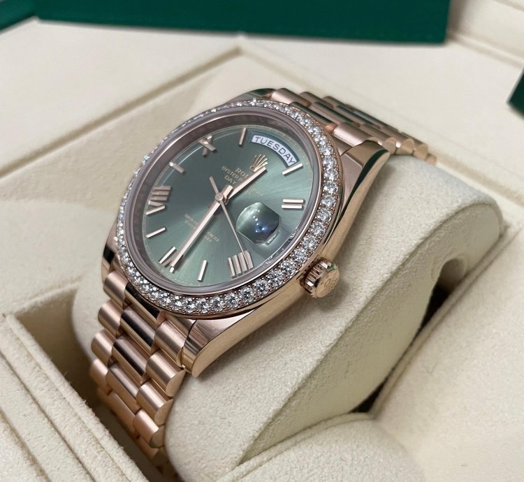 Rolex Day-date 40 40mm Rose Gold 228345rbr Diamond Bezel Olive Green Roman Dial President Bracelet