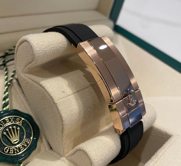 Rolex Daytona Cosmograph Daytona Black Dial Rose Gold Oysterflex 2024