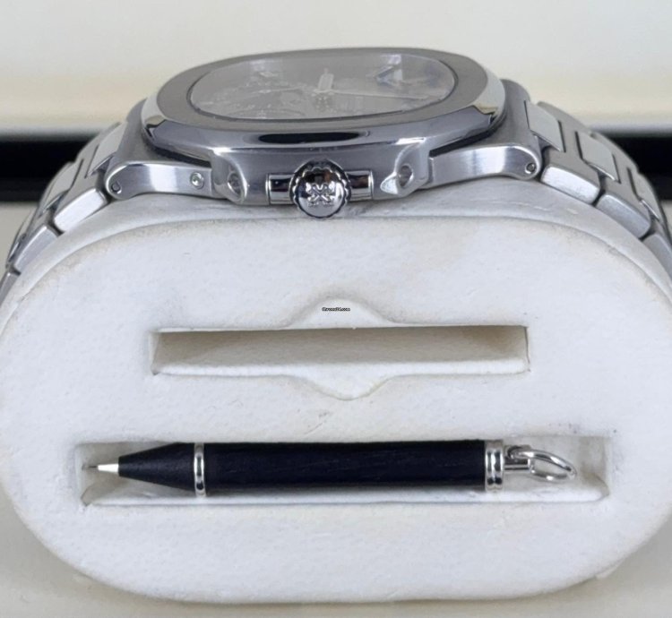 Patek Philippe Nautilus 5712 Steel Like New Full Set 2009