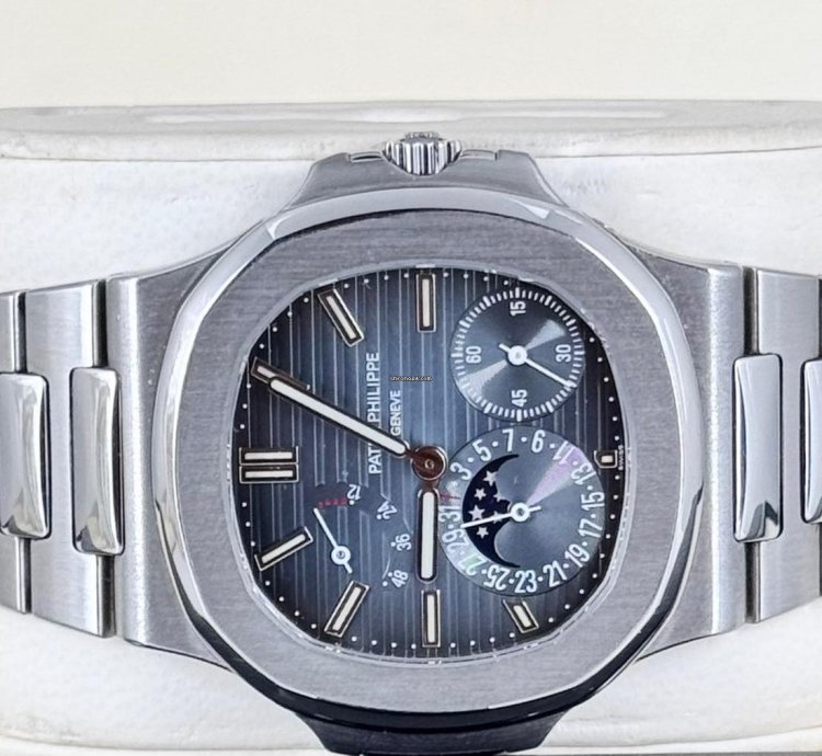 Patek Philippe Nautilus 5712 Steel Like New Full Set 2009