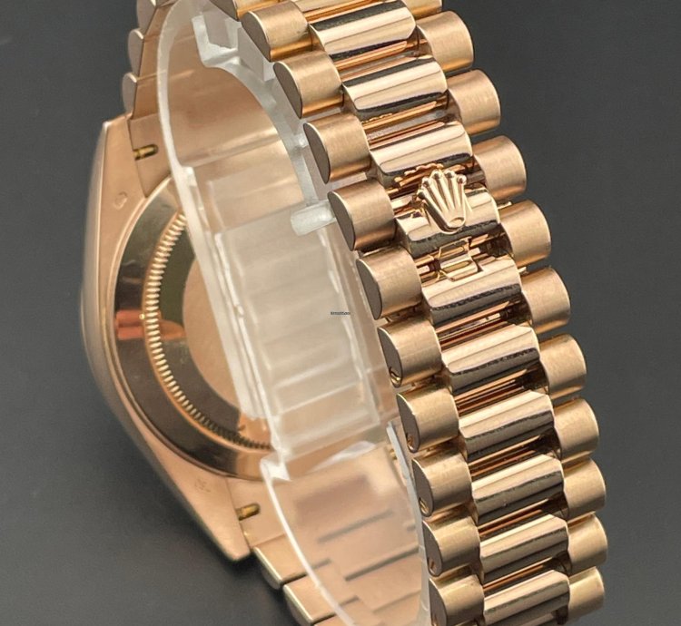 Rolex Day-date 40 40mm Rose Gold Silver Roman Dial