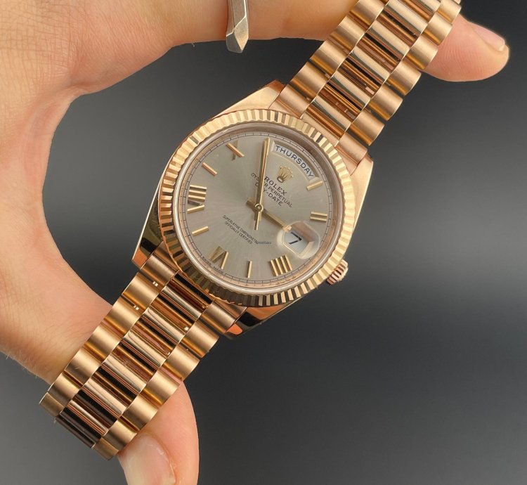 Rolex Day-date 40 40mm Rose Gold Silver Roman Dial