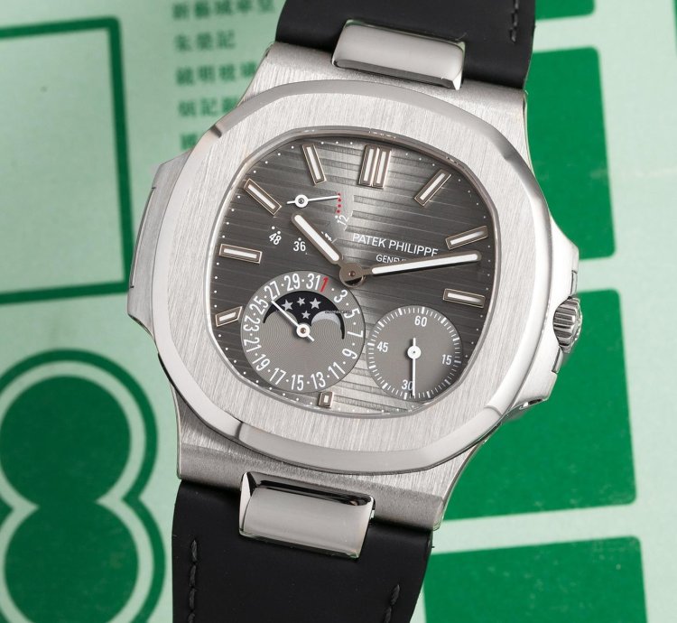 Patek Philippe Nautilus 5712g