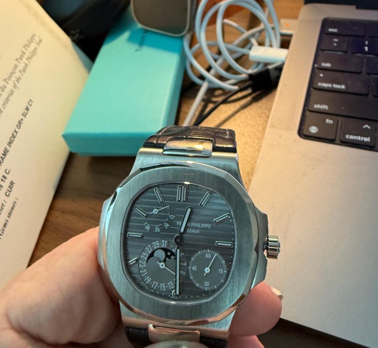 Patek Philippe Nautilus 5712g 001 Full Set Freshly Serviced By Patek