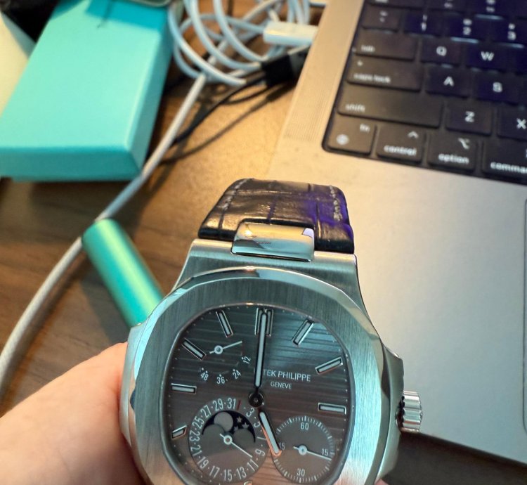 Patek Philippe Nautilus 5712g 001 Full Set Freshly Serviced By Patek