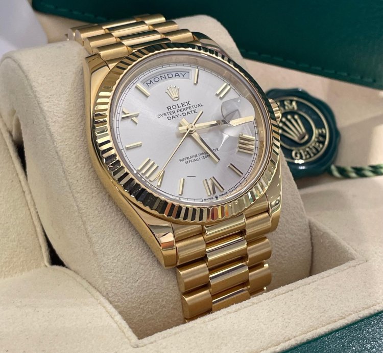 Rolex Day-date 40 40mm Silver Roman Dial Yellow Gold Presidential Ref 228238