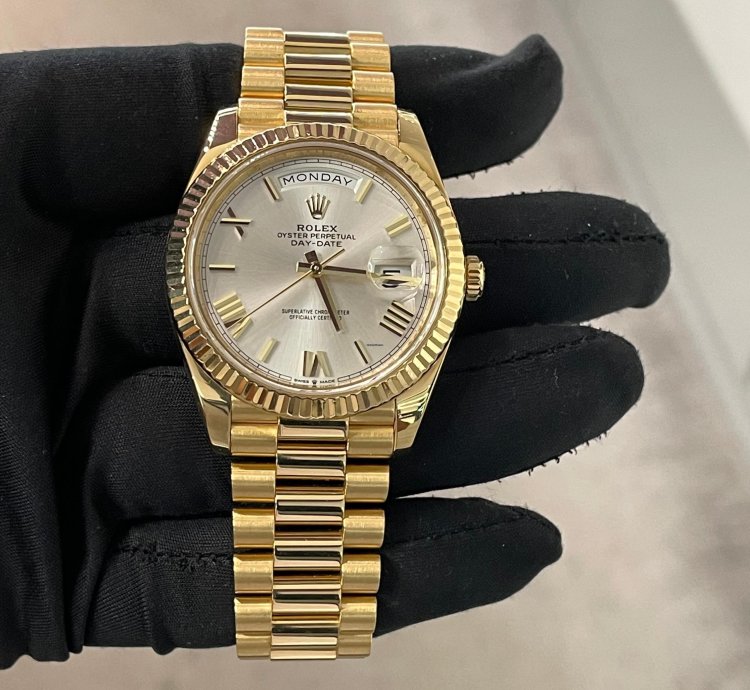 Rolex Day-date 40 40mm Silver Roman Dial Yellow Gold Presidential Ref 228238