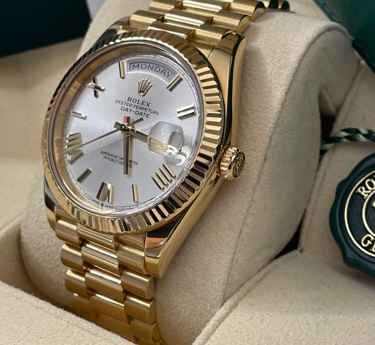 Rolex Day-date 40 40mm Silver Roman Dial Yellow Gold Presidential Ref 228238