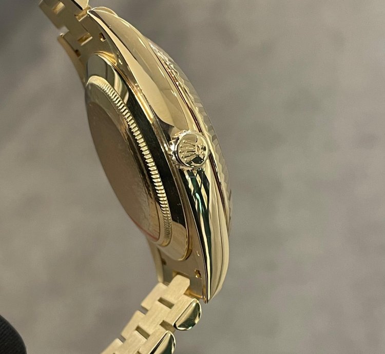 Rolex Day-date 40 40mm Silver Roman Dial Yellow Gold Presidential Ref 228238