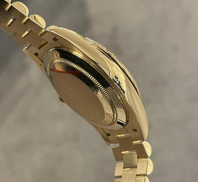 Rolex Day-date 40 40mm Silver Roman Dial Yellow Gold Presidential Ref 228238