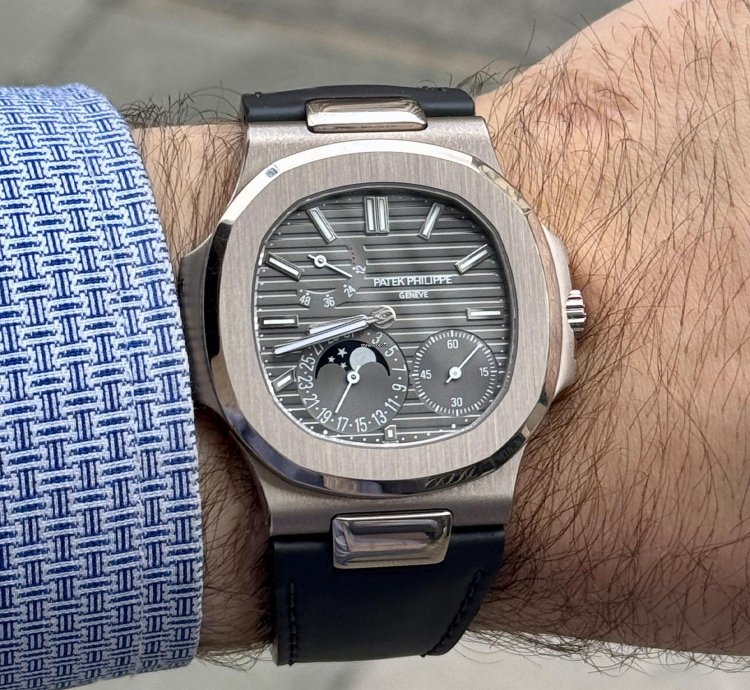 Patek Philippe Nautilus 5712g 2024 Full Set