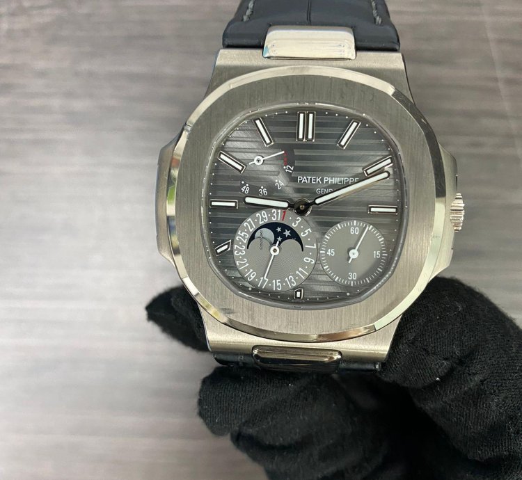 Patek Philippe Nautilus 5712g Nautilus White Gold