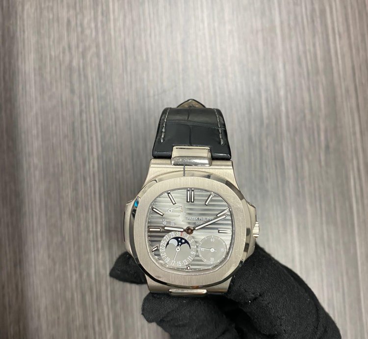 Patek Philippe Nautilus 5712g Nautilus White Gold