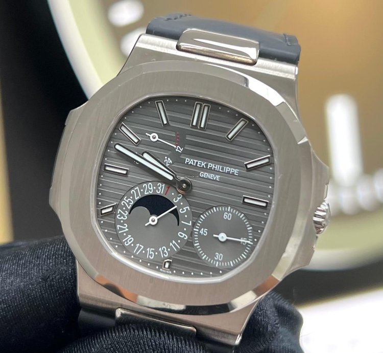 Patek Philippe Nautilus 5712g White Gold Moonphase