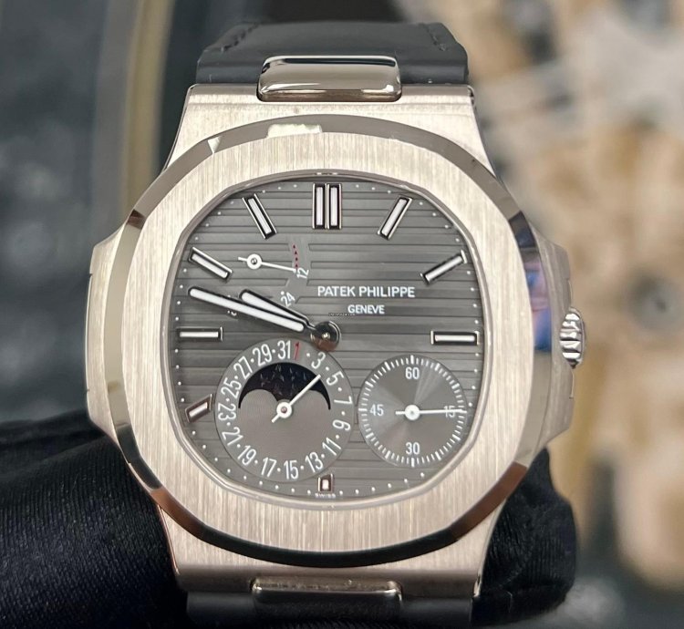 Patek Philippe Nautilus 5712g White Gold Moonphase