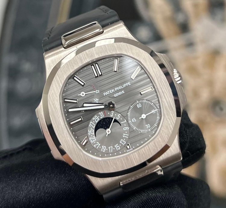 Patek Philippe Nautilus 5712g White Gold Moonphase