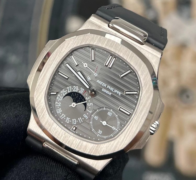 Patek Philippe Nautilus 5712g White Gold Moonphase