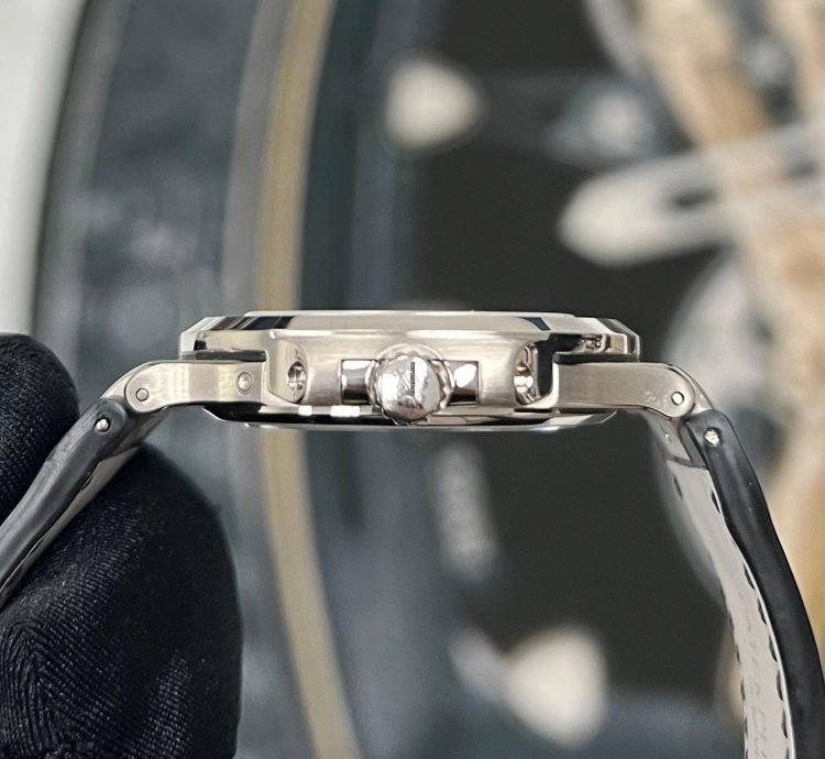 Patek Philippe Nautilus 5712g White Gold Moonphase