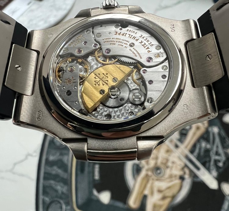 Patek Philippe Nautilus 5712g White Gold Moonphase