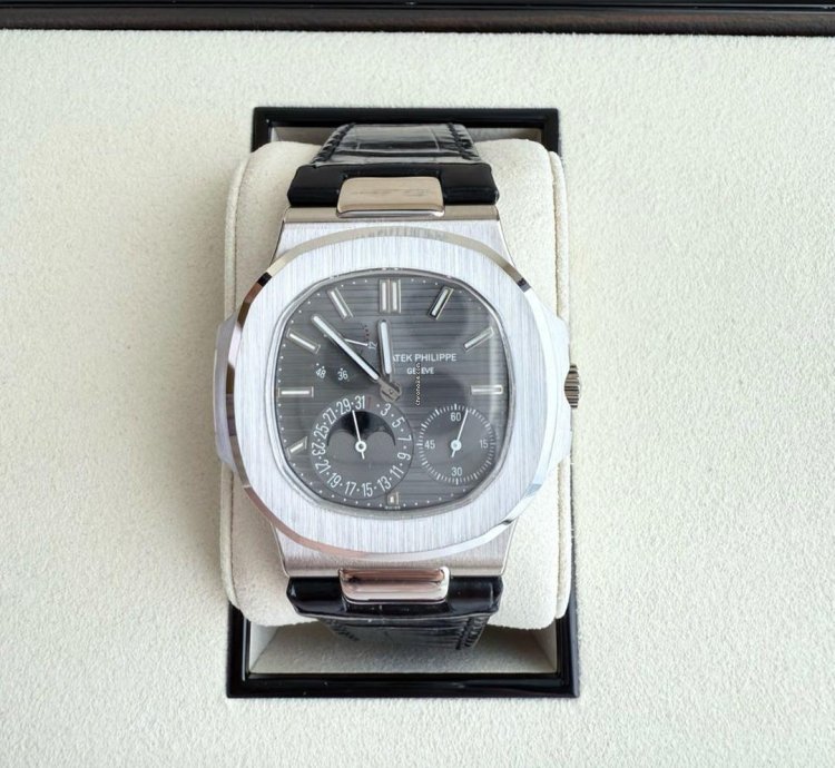 Patek Philippe Nautilus 5712g-001