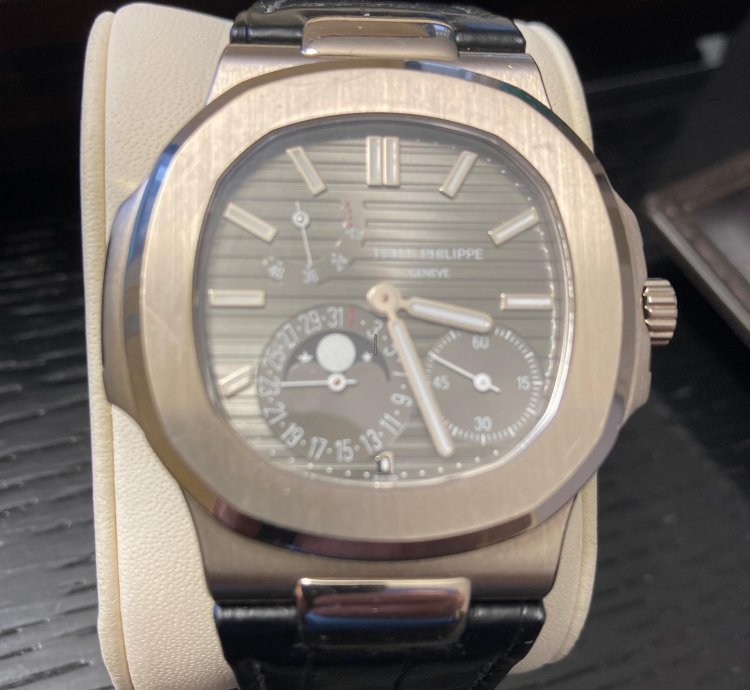Patek Philippe Nautilus 5712g-001