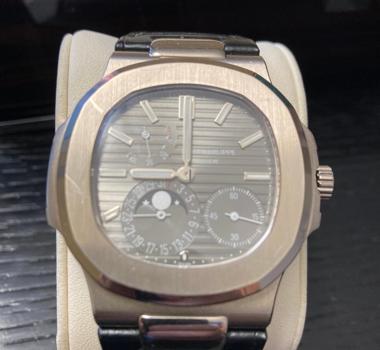 Patek Philippe Nautilus 5712g-001