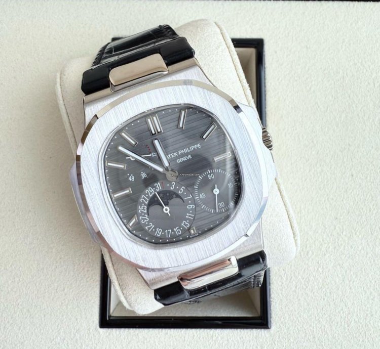 Patek Philippe Nautilus 5712g-001