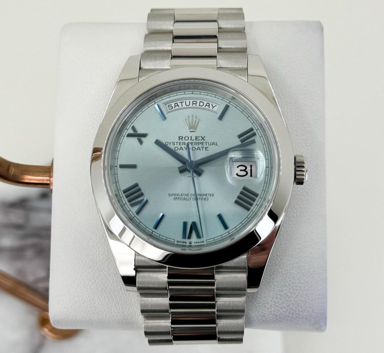Rolex Day-date 40 40mm Smooth Bezel Platinum Ice Blue Roman Dial Presidential Band 228206