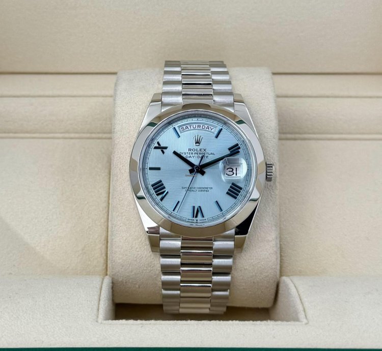 Rolex Day-date 40 40mm Smooth Bezel Platinum Ice Blue Roman Dial Presidential Band 228206