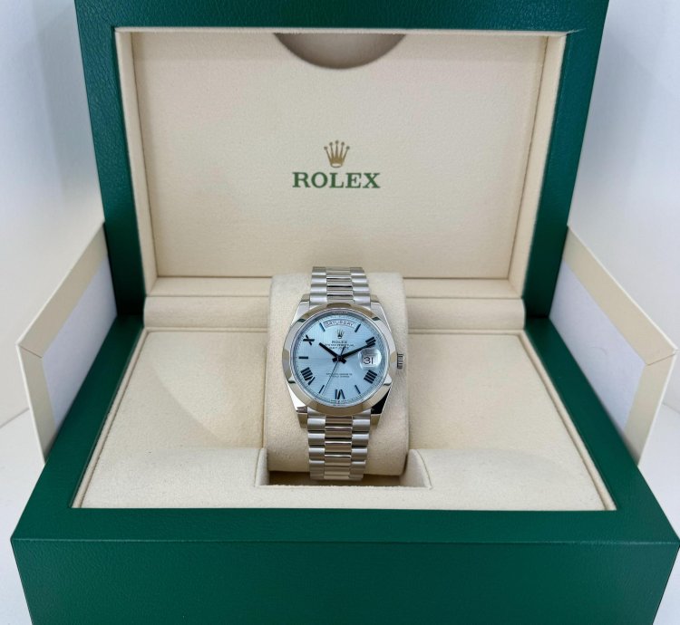 Rolex Day-date 40 40mm Smooth Bezel Platinum Ice Blue Roman Dial Presidential Band 228206