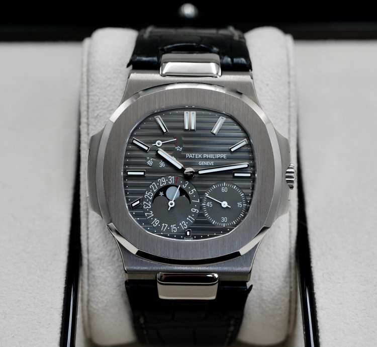 Patek Philippe Nautilus 5712g-001 Full Set 2015