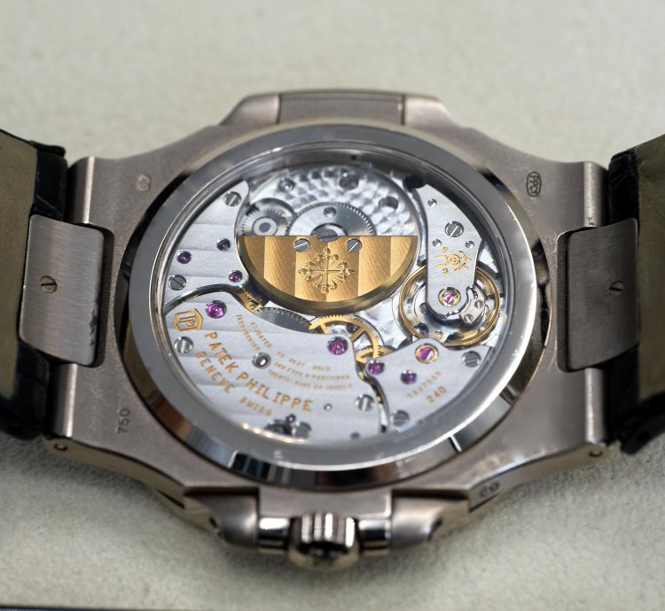 Patek Philippe Nautilus 5712g-001 Full Set 2015