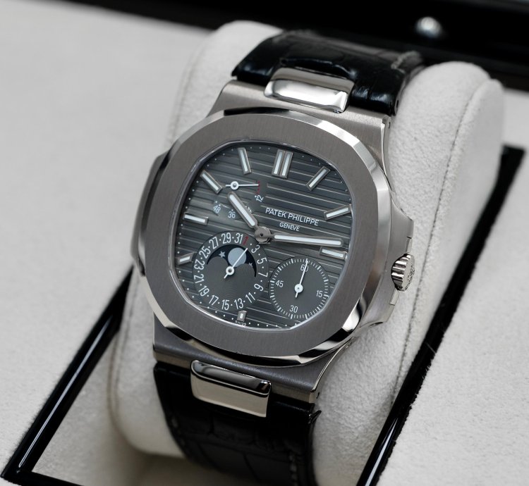 Patek Philippe Nautilus 5712g-001 Full Set 2015
