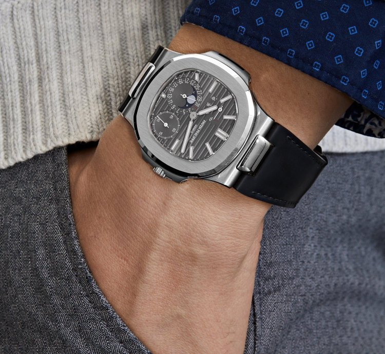 Patek Philippe Nautilus 5712g-001 Moon Phases