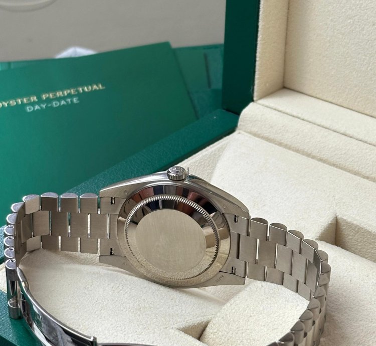 Rolex Day-date 40 40mm White Gold Olive Dial 2021