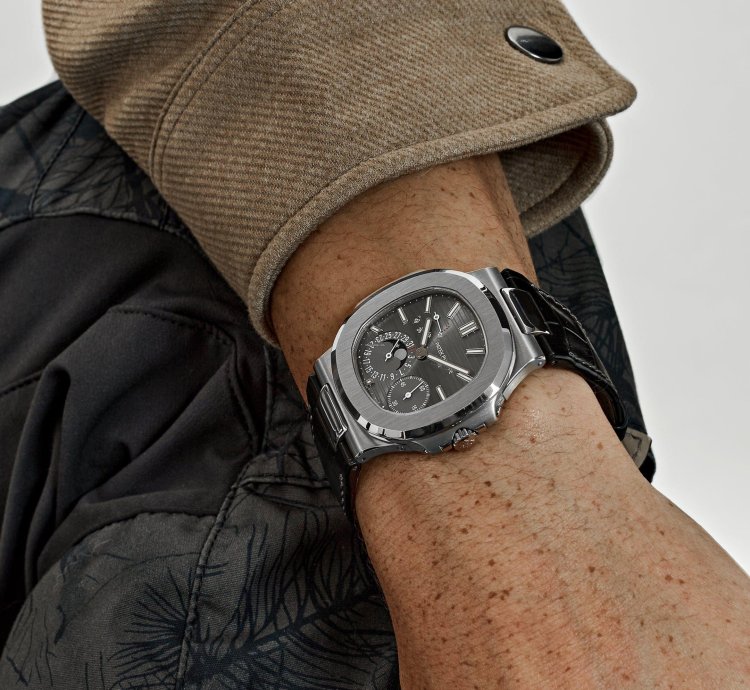 Patek Philippe Nautilus 5712g-001 Moon Phases 2018