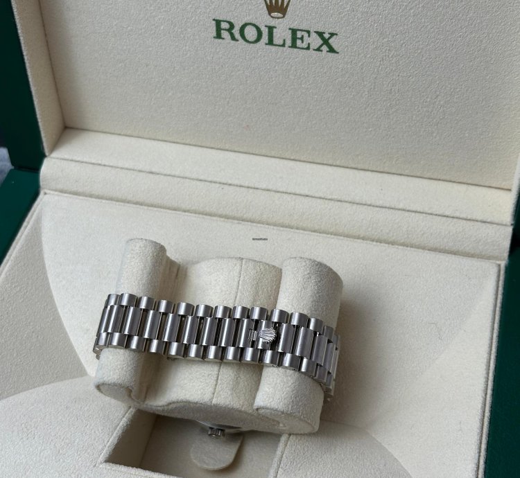 Rolex Day-date 40 40mm White Gold Olive Dial 2021