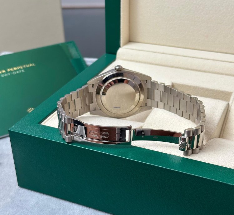 Rolex Day-date 40 40mm White Gold Olive Dial 2021