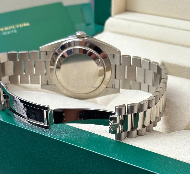 Rolex Day-date 40 40mm White Gold Olive Dial 2021