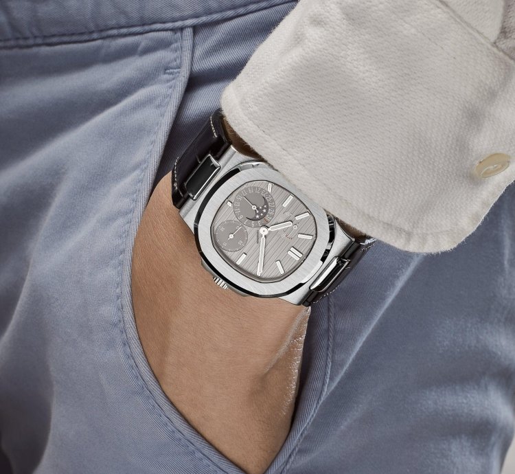 Patek Philippe Nautilus 5712g-001 Moon Phases 2022