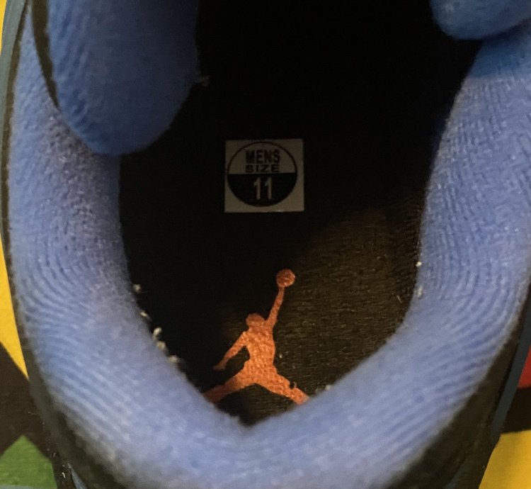 Air Jordan 4 Retro Cavs 2012