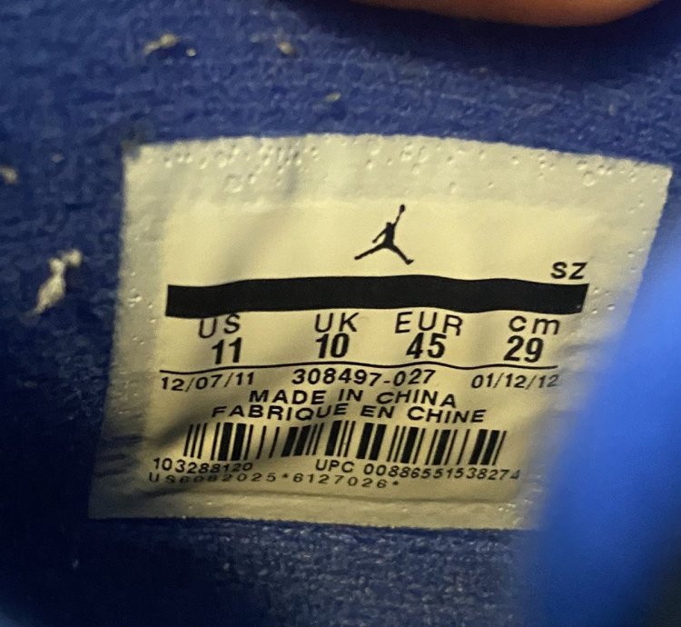 Air Jordan 4 Retro Cavs 2012