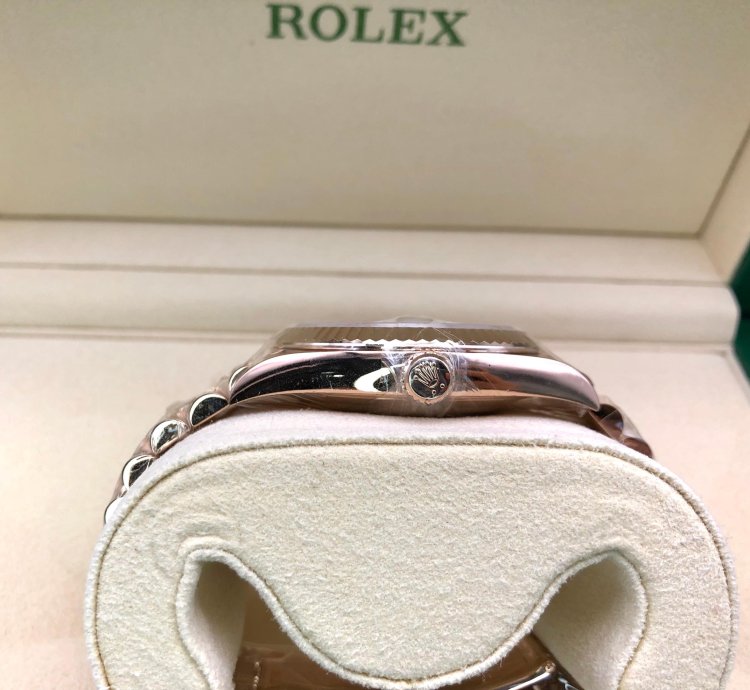 Rolex Day-date 40 40mm White Roman