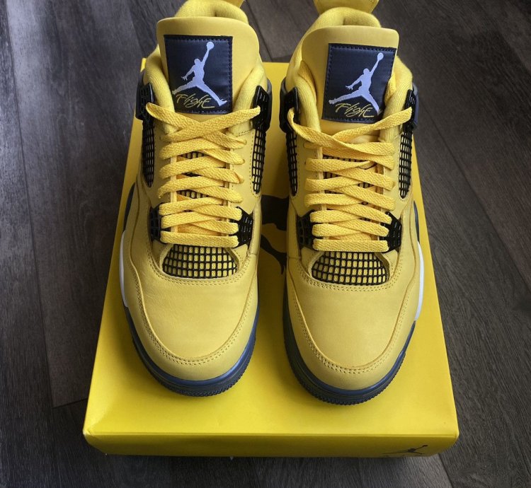 Air Jordan 4 Retro Lightning Shoes Size 9 5