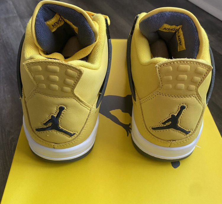 Air Jordan 4 Retro Lightning Shoes Size 9 5