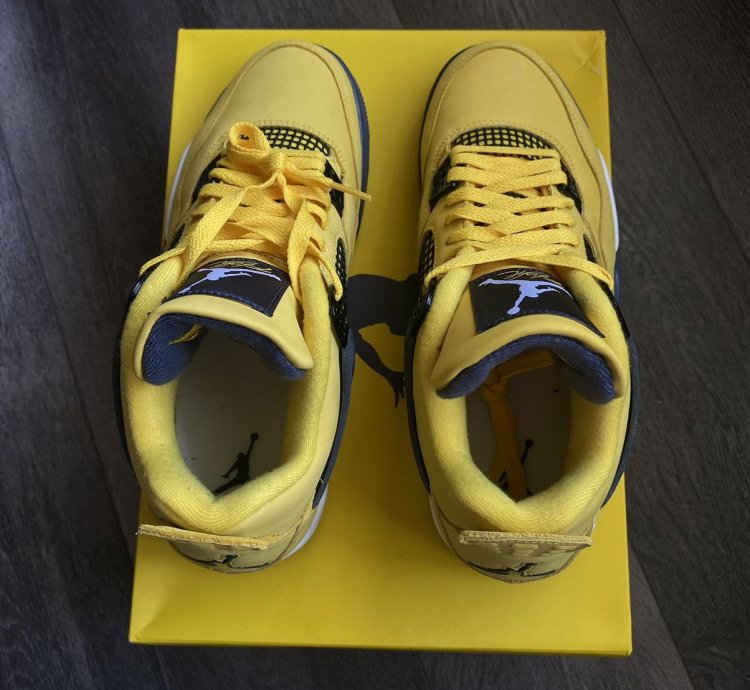 Air Jordan 4 Retro Lightning Shoes Size 9 5
